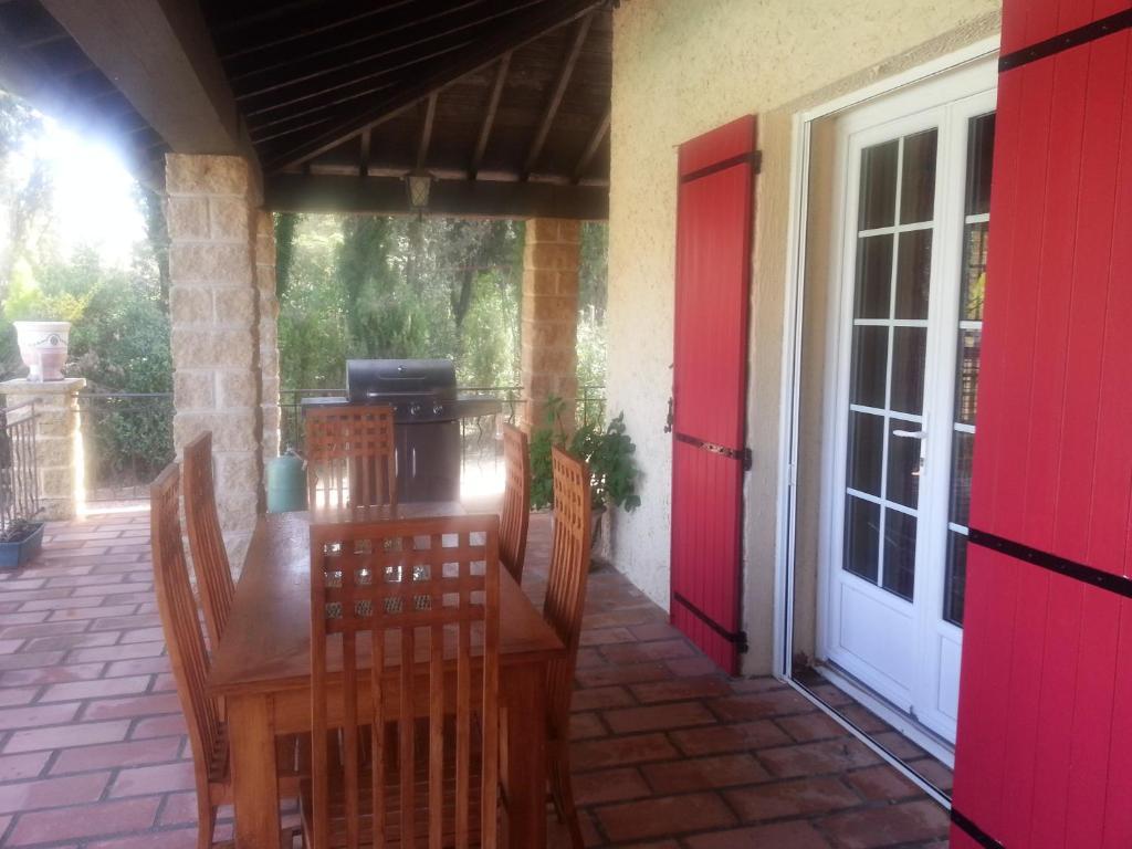 Bed and Breakfast La Combe Joseph Remoulins Exterior foto