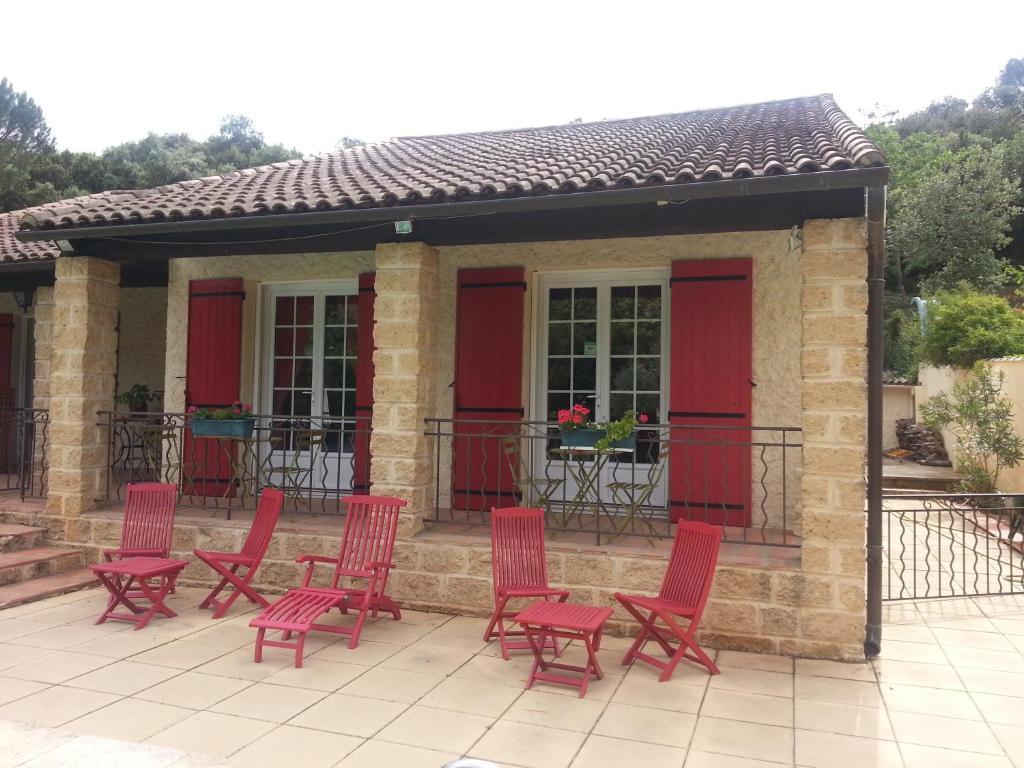 Bed and Breakfast La Combe Joseph Remoulins Habitación foto